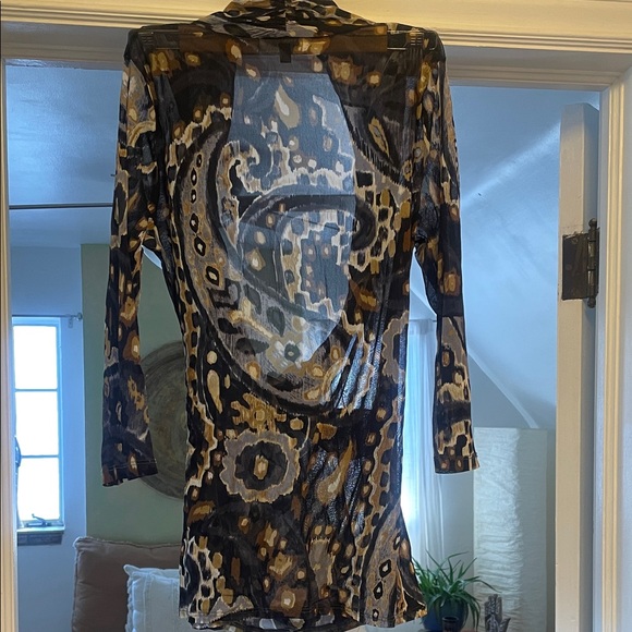 Karen Kane Blouse fits from small to large - Picture 6 of 6